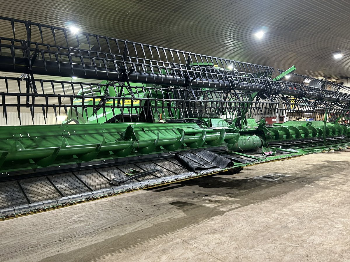 Getting ready for wheat harvest on these hot days lately 

Last combine ready to go and finally able to get to this salvage HD50F ready to cut wheat

Nice pair with both machines being salvage repairs