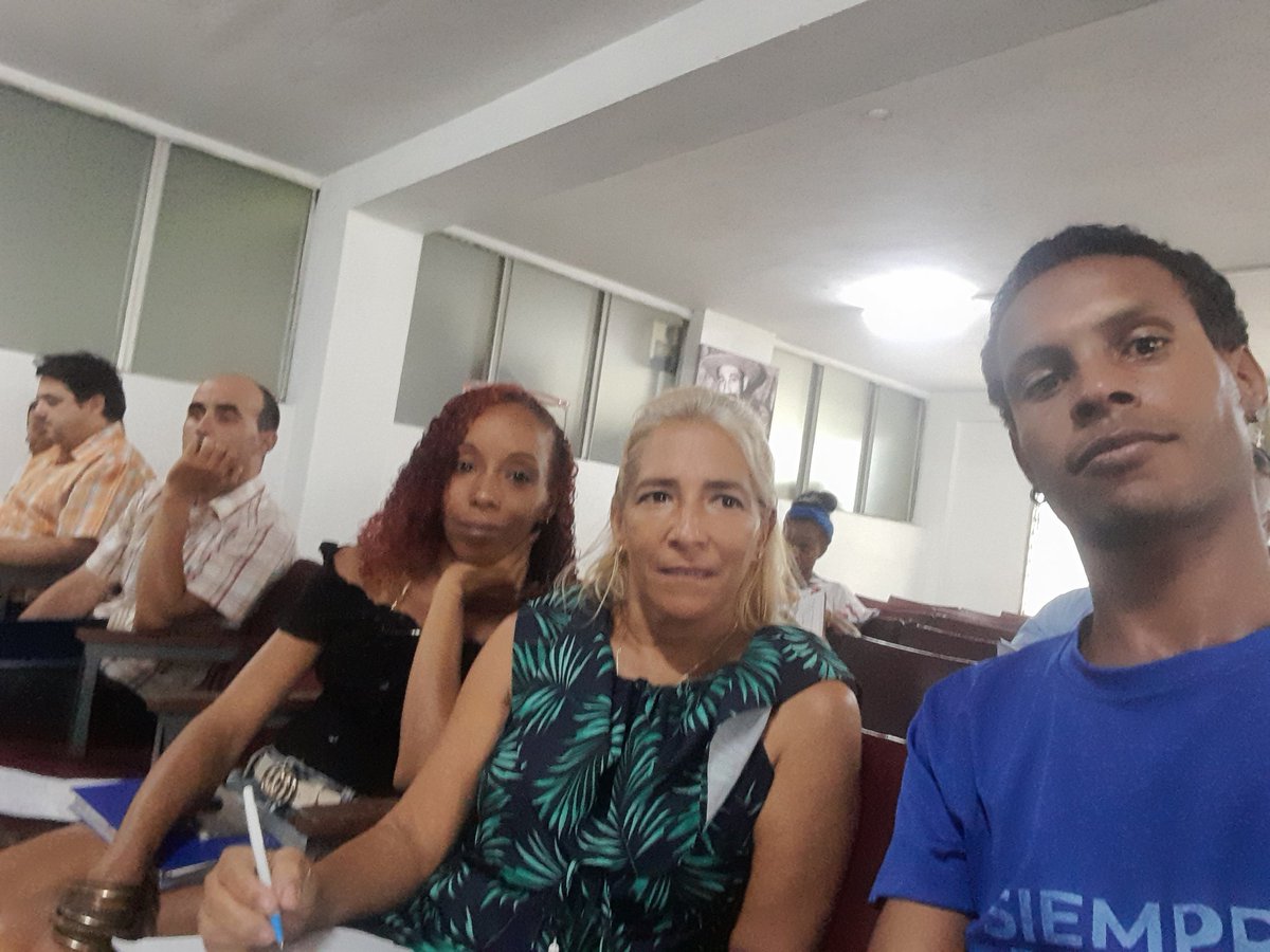 Se Desarrolla el sesión ordinaria del Pleno del comité Municipal Del #PCCLaLisa, donde se debaten temas de interés partidista y para la población, la UJC del Territorio presente y participativa en la sesión de dicho órgano de dirección.
<a href="/rpalmero1/">Raúl Palmero  🇨🇺</a> #SiempreJoven