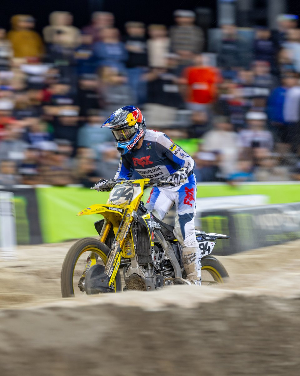 Four Motocross of Nations bulletins, the final word on the Coenens, Jeffrey Herlings, injuries and a lot more. Catch up on this week's motocross updates in under 10 minutes! vitalmx.com/videos/feature…