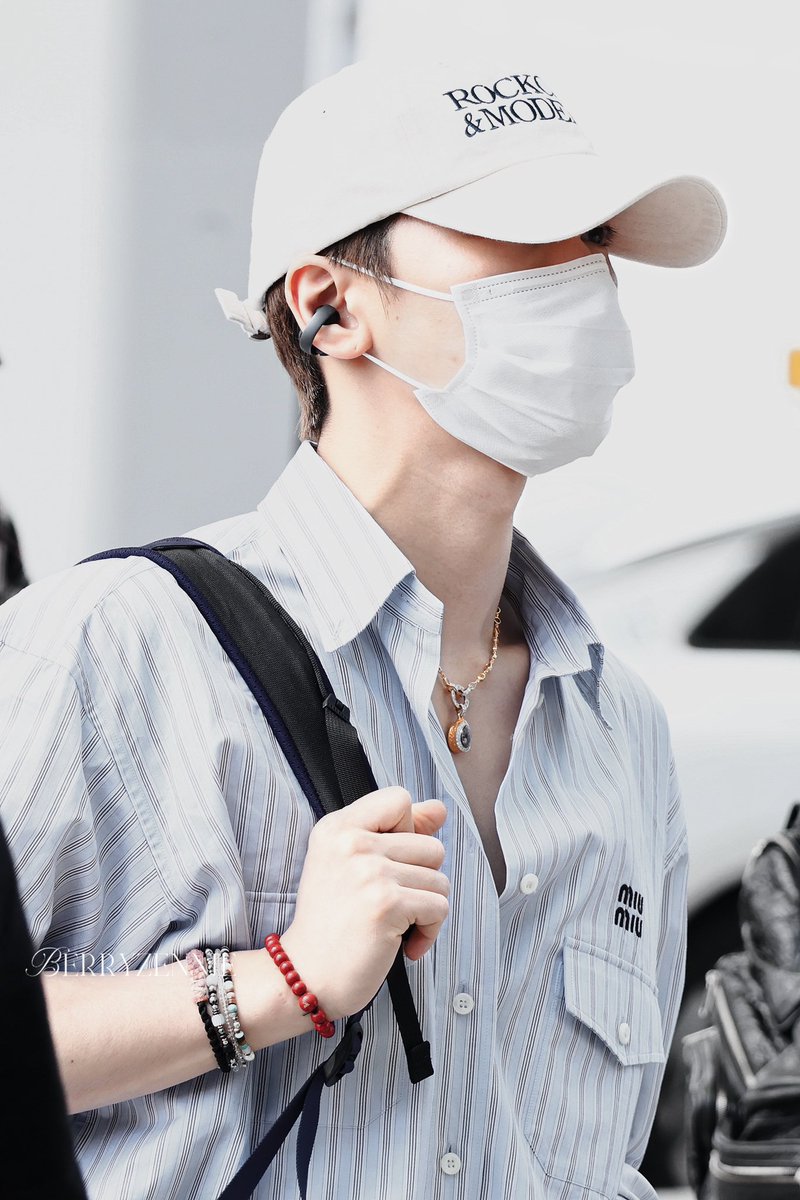 TenBrazil's tweet image. 250626 - #TEN no aeroporto de Incheon.

© berryzennie 
#텐 #เตนล์