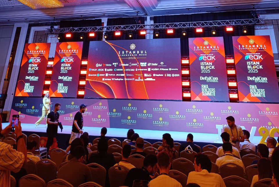 Bu sene düzenlenen etkinlik piyasa düşüşlerine rağmen geçtiğimiz senelere göre daha iyiydi 🤓

Projeler kötü olsada airdroplar iyiydi 🤣

<a href="/IstanbulBlockWk/">Istanbul Blockchain Week</a> #IstanbulBlockchainWeek <a href="/TalhaKurhan/">Talha Kurhan</a>