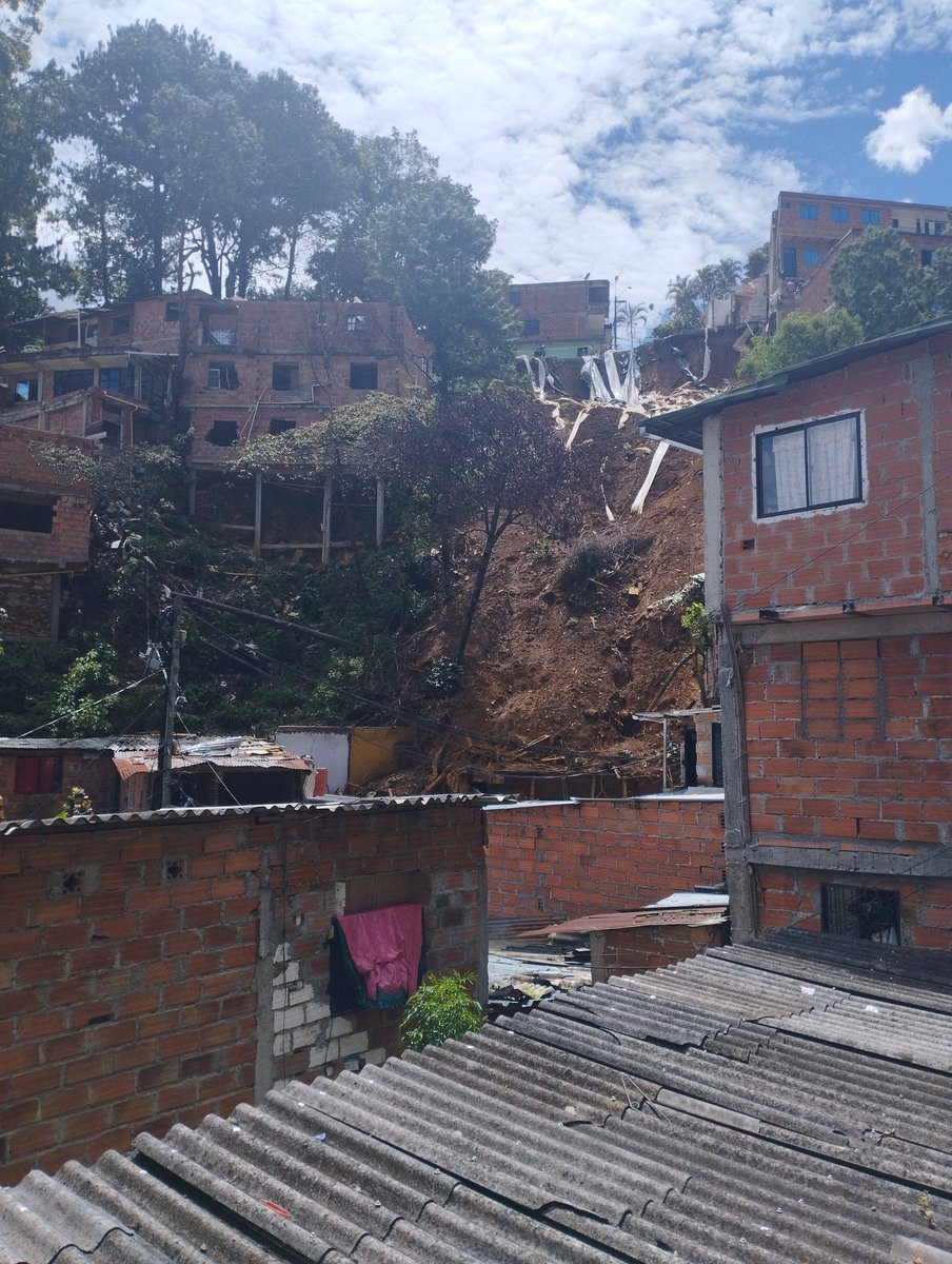 cjlibertad's tweet photo. La Corporación Jurídica Libertad rechaza el uso de la fuerza del Distrito de Medellín en la Comuna 8 al demoler viviendas en La Libertad N°2 sin diálogo ni garantías. Se desconoce el estado social de derecho y las propuestas comunitarias. Hoy reina la zozobra y la represión. https://t.co/7H0h2wLTOt