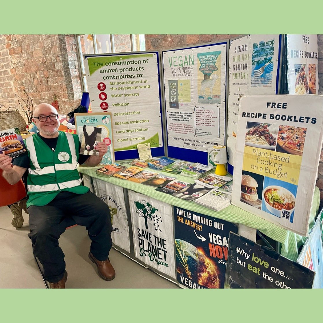 Well done to Ronnie for running our stall at the eco-themed Festival of Food and Fashion in Kidderminster earlier this month, where he gave out lots of info to members of the public to encourage them to become vegan (see vegannow.uk)

#environment
