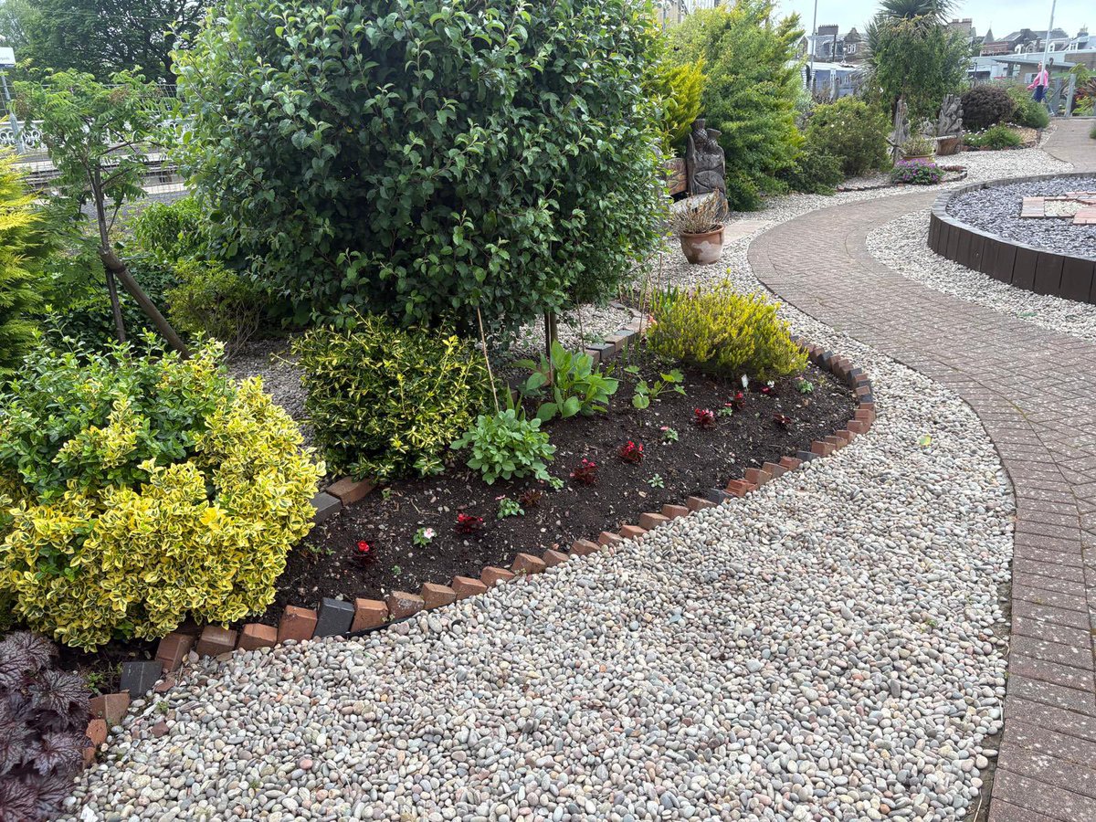 Justice Services (@nacjustice) on Twitter photo Some further gardening work and maintenance was completed in Largs recently at the Largs Railway Rockery. Well done to our Supervisors and their hard working teams. Some further gardening work and maintenance was completed in Largs recently at the Largs Railway Rockery. Well done to our Supervisors and their hard working teams.