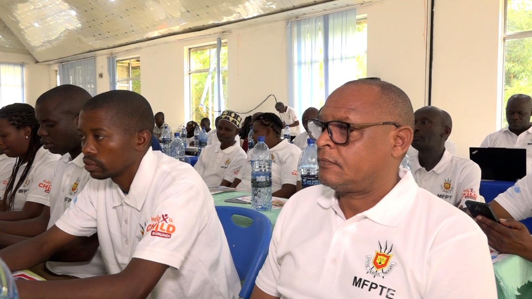 MinistĂšre de la Fonction Publique Burundi (@mfpte_bdi) on Twitter photo #Burundi: La cĂ©lĂ©bration de cette journĂ©e a Ă©tĂ© financĂ©e par des partenaires au dĂ©veloppement tels que lâUNICEF, World Vision et Help Child Burundi et normalement se cĂ©lĂ©brĂ©e le 12 juin de chaque annĂ©e.
<a href="/UNICEF/">UNICEF</a> <a href="/WVBurundi/">World Vision Burundi</a> #Helpchild <a href="/MFPTE_bdi/">MinistĂšre de la Fonction Publique Burundi</a> <a href="/BurundiGov/">Bureau du Premier Ministre</a> <a href="/NtareHouse/">Ntare Rushatsi House</a> #Burundi: La cĂ©lĂ©bration de cette journĂ©e a Ă©tĂ© financĂ©e par des partenaires au dĂ©veloppement tels que lâUNICEF, World Vision et Help Child Burundi et normalement se cĂ©lĂ©brĂ©e le 12 juin de chaque annĂ©e.
<a href="/UNICEF/">UNICEF</a> <a href="/WVBurundi/">World Vision Burundi</a> #Helpchild <a href="/MFPTE_bdi/">MinistĂšre de la Fonction Publique Burundi</a> <a href="/BurundiGov/">Bureau du Premier Ministre</a> <a href="/NtareHouse/">Ntare Rushatsi House</a>