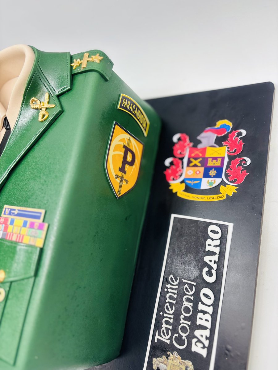MpCupcakes's tweet photo. No saben cuánto amo hacer este diseño de torta, aparte que se celebra una día muy especial para cada fuerza armada se hace de forma dulce como cualquier otro evento por todo lo alto
#militar #ejercito #tortamilitar #tortaejercito #ejercitonacionaldecolombia💂‍♂️ #ejercitocolombiano https://t.co/0Ttkn033j8