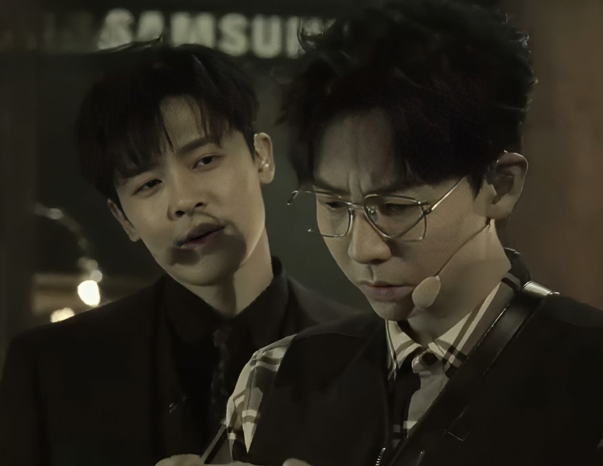 Im_hatedbitch's tweet photo. Few shots of #FuXinbo &amp; #HuXia ...These pics are from the performance  "a bloody love story (血腥��情故事)" from the show "call me by fire S4(披荆斩棘4) " #justiceinthedark #bromance #cshow  #付辛博 #胡夏 https://t.co/PHrLoNzoKB