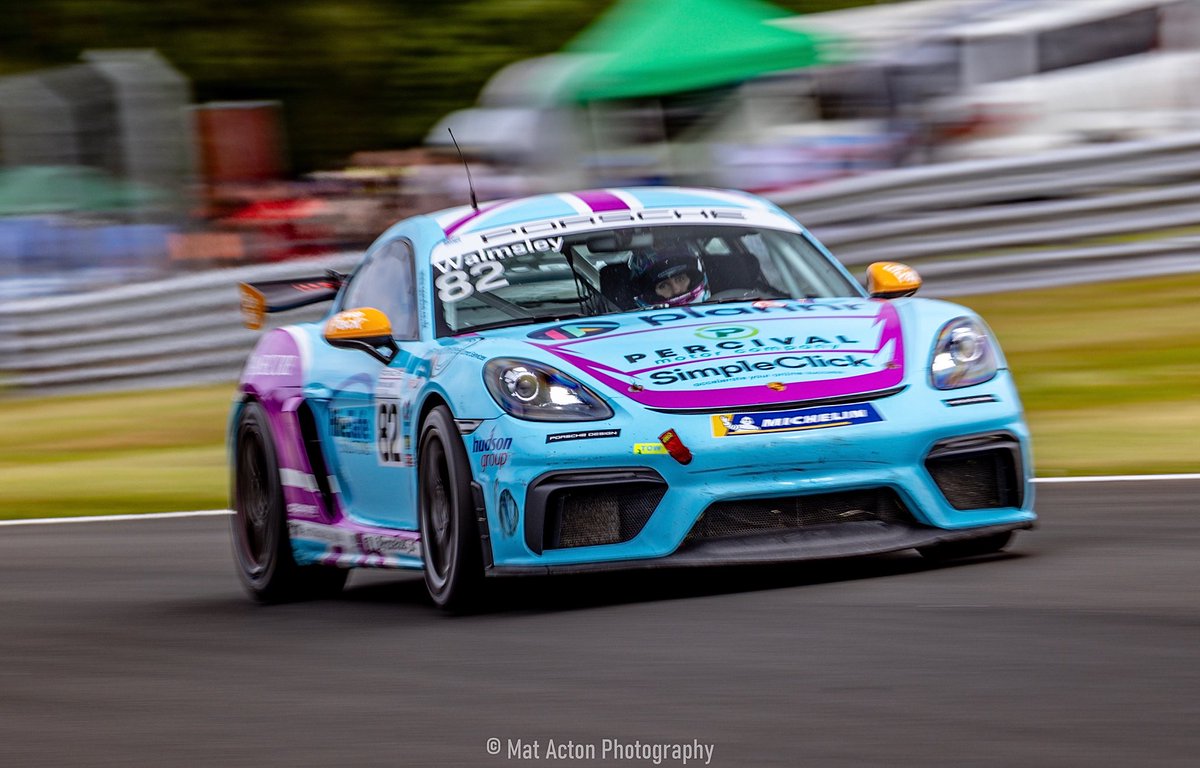 POV: Porsche GT4 comin’ in hot 🔥 

Wicked photo from Mat Acton, thankyou for sharing 😍🩵