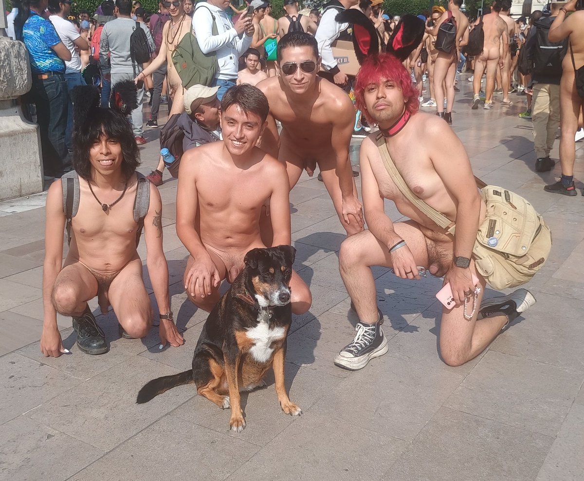 esakoneja's tweet photo. Fotikos con el perritu que también andaba al natural ❤️ que agradables chicos <3 @LucasMarnak @_richardribs  @th0nydiazx  #nudelife #NudismoSocial #CuerpoLibre #alnatural #bellasartes #doggy #furries #nudist https://t.co/dPJuTf5Ic3