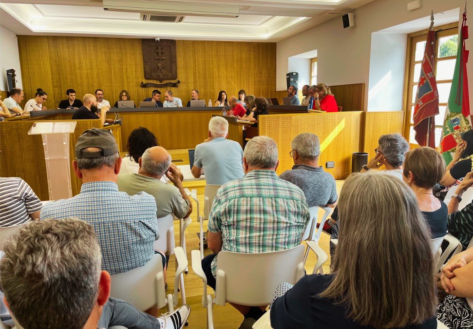 👥✅ Etxez etxeko laguntza zerbitzuaren kontratua gehienez urtebetez luzatzea erabaki du udalbatzarrak, eta bitartean Udala kudeaketa zuzenerako prestatzea

🔗 labur.eus/Udalb_eka25

#Galdakao #OsokoBilkura