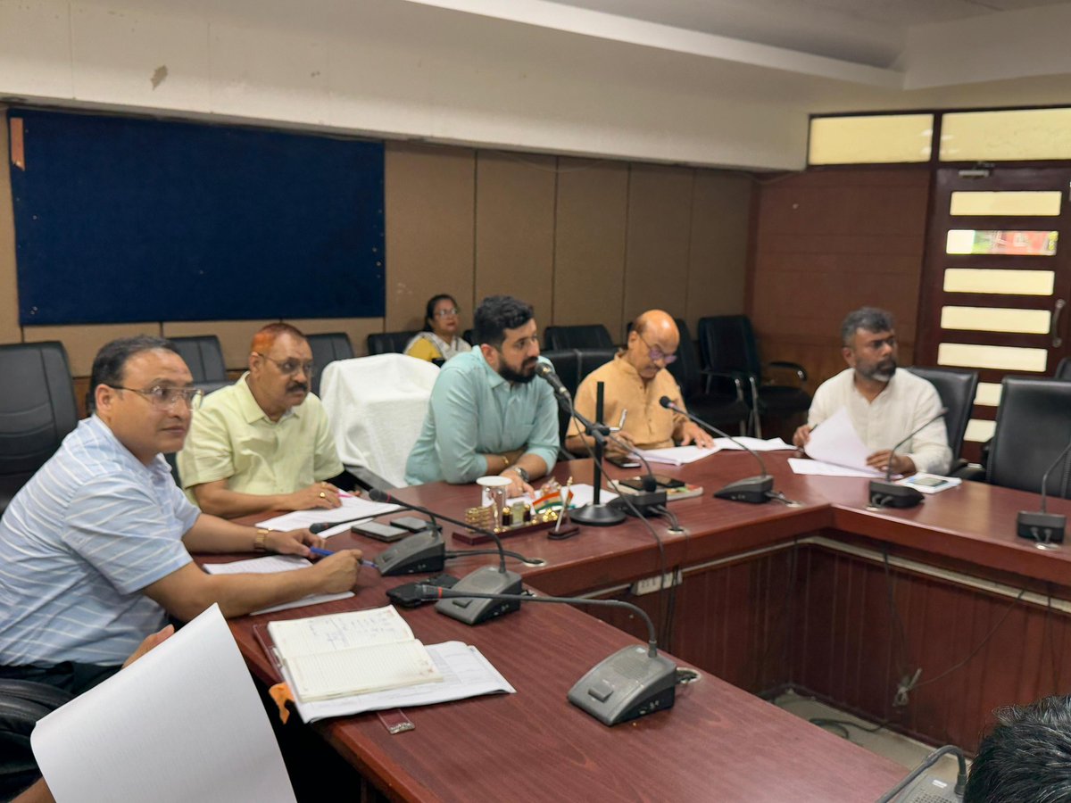 RKurmiOfficial's tweet photo. Delighted to participate in a significant #SDLAC/#CDLAC Land Advisory Committee meeting chaired by the Jorhat Deputy Commissioner.
Joined by fellow MLAs of Jorhat district, we discussed critical land-related issues and local concerns with urgency and commitment. https://t.co/d5xfxz2Tc6