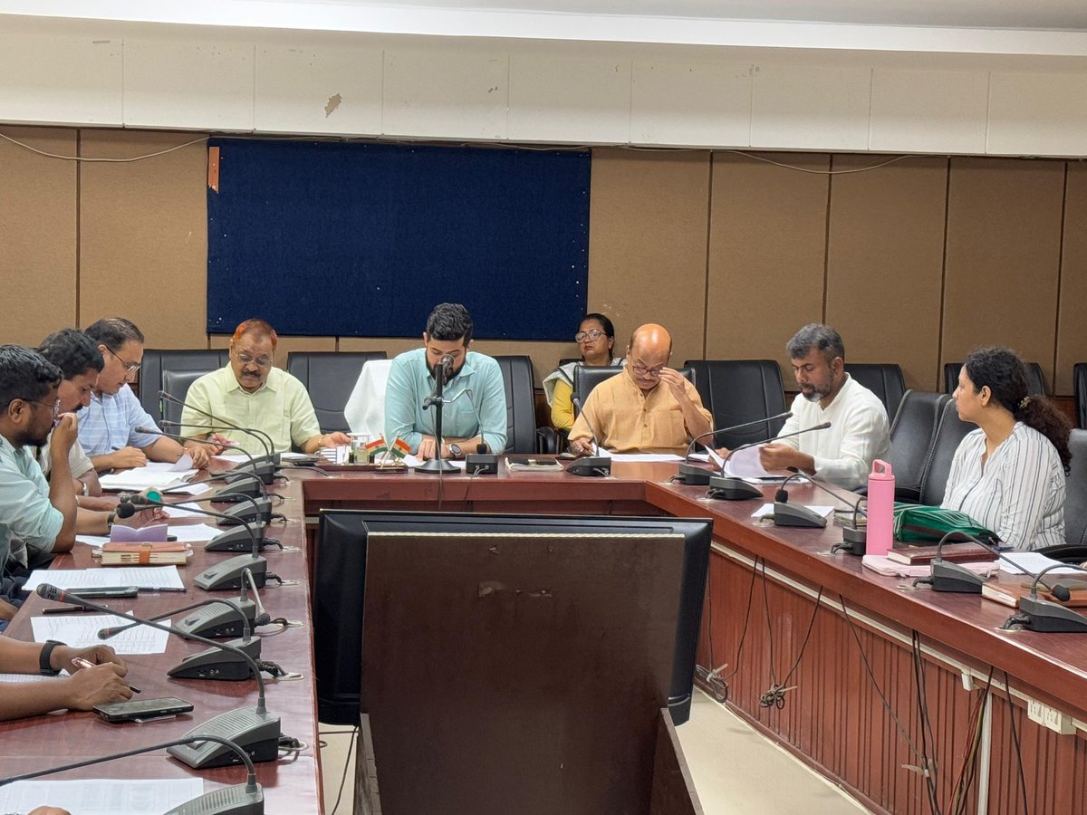 RKurmiOfficial's tweet photo. Delighted to participate in a significant #SDLAC/#CDLAC Land Advisory Committee meeting chaired by the Jorhat Deputy Commissioner.
Joined by fellow MLAs of Jorhat district, we discussed critical land-related issues and local concerns with urgency and commitment. https://t.co/d5xfxz2Tc6