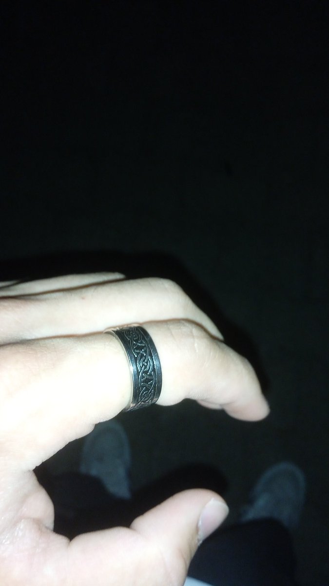 kızın yüzüğü cebimde kalmis takayim dedim parmakta sikisti ne yapcam amq