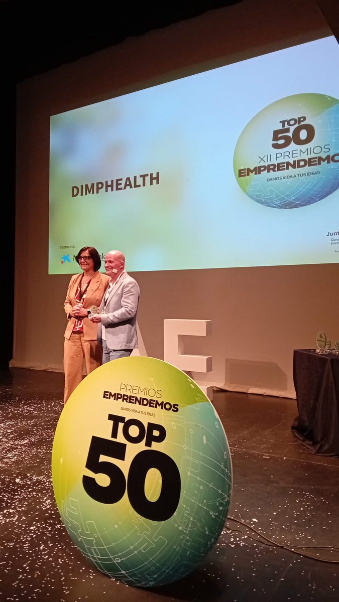 🏆 ＧＲＡＮＡＤＡ - <a href="/cadegranada/">Andalucía Emprende Granada</a>

🧬 <a href="/DimphealthInfo/">Dimphealth</a>. Premio a la innovación en salud digital con impacto social.

💢 Entrega el premio: <a href="/MariaJoseBaza/">Maria Jose Martin</a>, delegada territorial <a href="/EducaAnd/">Consejería Desarrollo Educativo y FP</a> <a href="/UniversidadAnd/">Consejería Universidad, Investigación e Innovación</a>. 

¡Enhorabuena! ✨

🏅 #TOP50 #PremiosEmprendemos2025 

#EmprendeAND