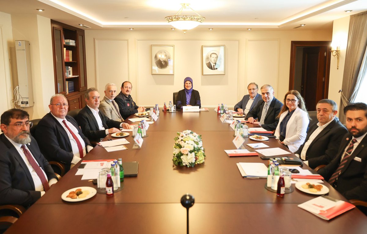 Cumhurbaşkanlığı Yerel Yönetim ve Afet Politikaları Kurulu toplantımızı gerçekleştirdik. 

Toplantıda, 2025 güz döneminde yapılacak Marmara Afet Çalıştayı ve stratejik öncelikleri değerlendirdik.