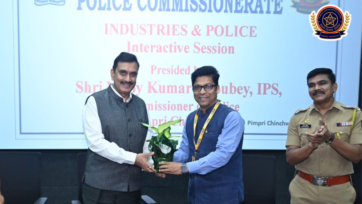 आज तळेगाव इंडस्ट्रिज असोसिएशनच्या सदस्यांसोबत बैठक घेतली..

Key issues &amp; collaborative solutions were discussed including increased police patrolling, swift response mechanisms for industrial emergencies, strengthening connect between industries and local police station teams.