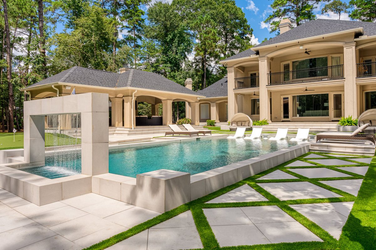 PlatinumPools's tweet image. More than just a pool, it’s a gathering place! 🍹 Design a poolside entertaining area with comfortable seating, a bar, and a grill to create the ultimate backyard hangout.

#PoolLife #BackyardGoals #PoolFun #SummerVibes #TexasLiving #Houston #Beaumont
