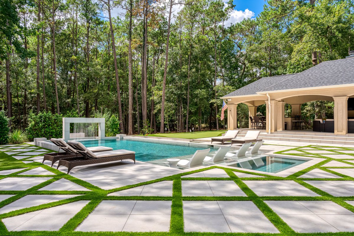 PlatinumPools's tweet image. More than just a pool, it’s a gathering place! 🍹 Design a poolside entertaining area with comfortable seating, a bar, and a grill to create the ultimate backyard hangout.

#PoolLife #BackyardGoals #PoolFun #SummerVibes #TexasLiving #Houston #Beaumont