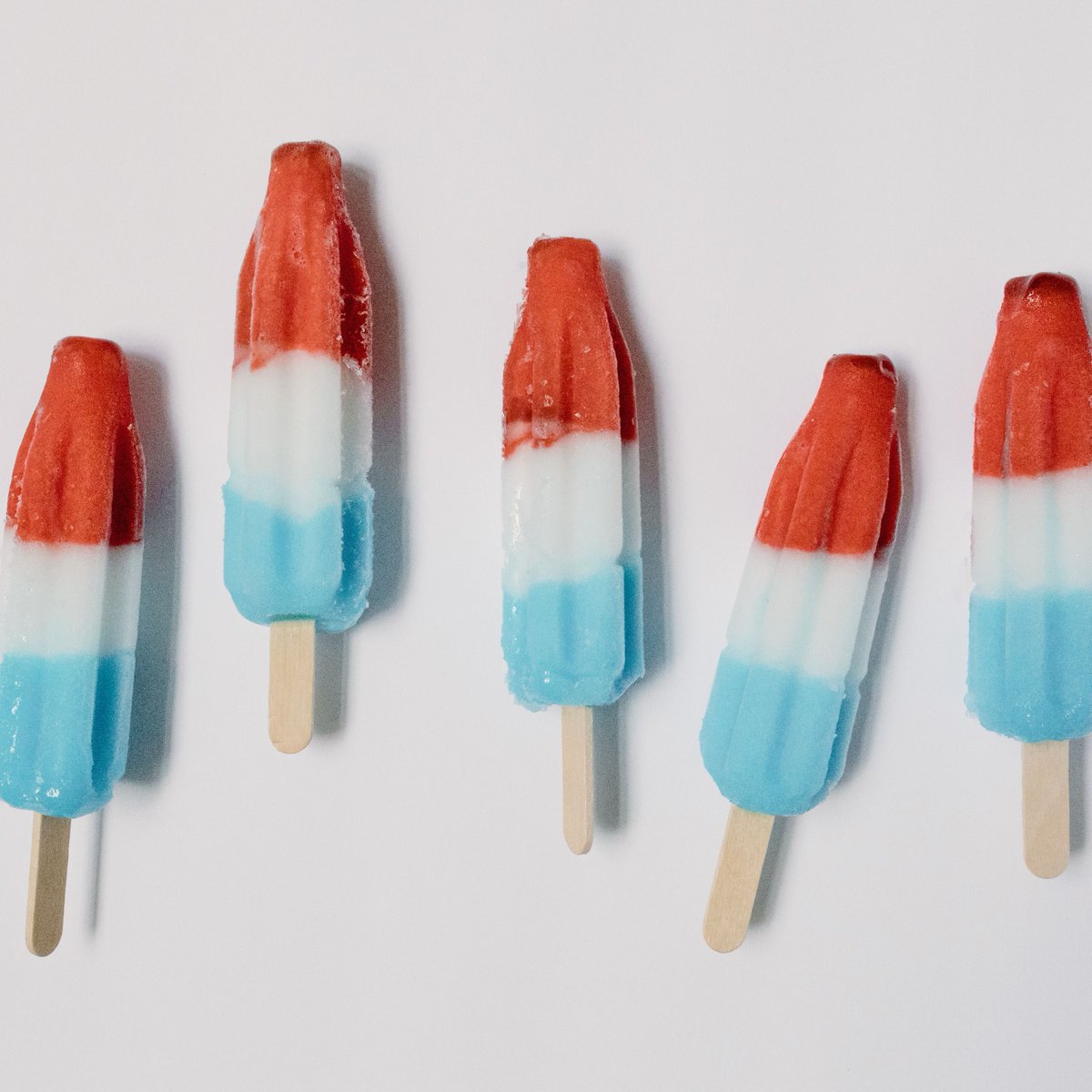 fidelitybankLA's tweet image. 🍦 Did you know? The iconic red, white, and blue Bomb Pop was created in 1955 by James S. Merritt and D.S. Abernethy in Kansas City, Missouri! On this sweet summer day, we're celebrating the simple joys that bring back childhood memories.
#bombpop #frozendelights #nostalgicsnacks