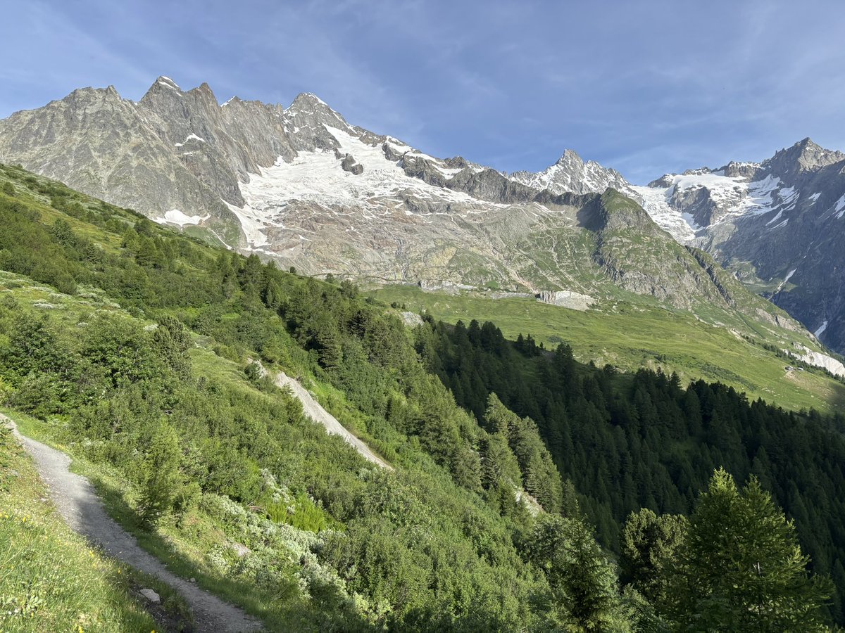 mario_manresa's tweet image. Stage 3 of my TMB took me through a piece of Switzerland 🇨🇭 to complete my first 60km. A very long hike in hot temperatures but not difficult.
Thank you som much to all for the donations to my team challenge for @CrohnsColitisFn!
