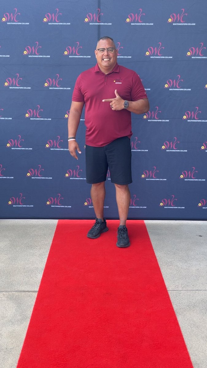 SWCJaguarFB's tweet photo. Red Carpet π₯ Commitment Ceremony
Step - & - Repeat Photo Shoot πΈ π₯
Ceremony Agenda: @JJefferson777
β’ 4:00PM - Red Carpet Step & Repeat
β’ 4:15 Media - @KUSIPPR @KUSINews
β’ 4:30 Finalize Seating
β’ 4:45 Live Broadcast https://t.co/pTQgZnVg9X