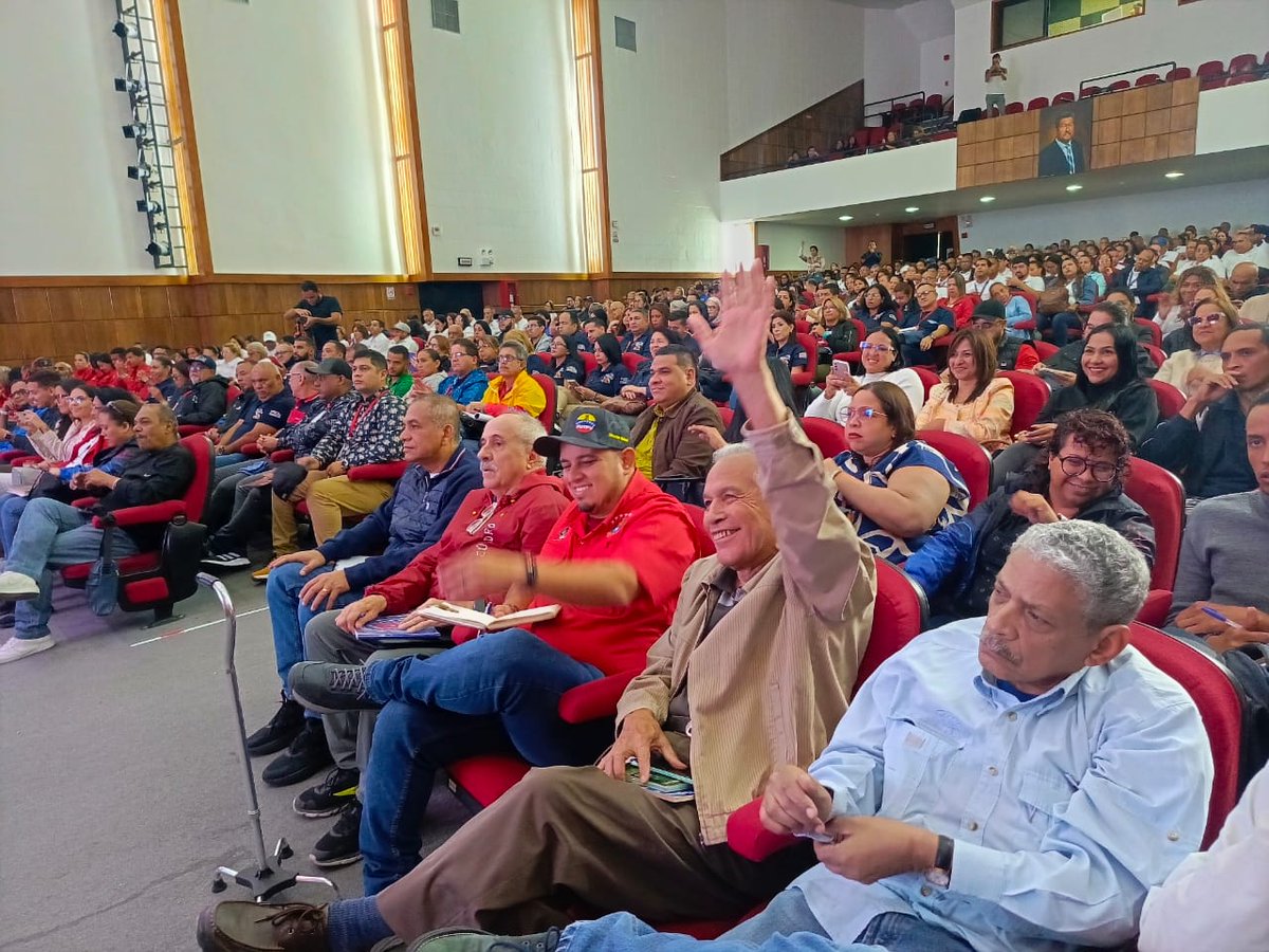 Ministro Piñate presenta plan 2025-2031
Ministro Piñate lanza Plan de Transformación Revolucionaria (2025-2031) para el Ministerio del Trabajo, enfocando en la clase trabajadora y la consolidación de los CPT.