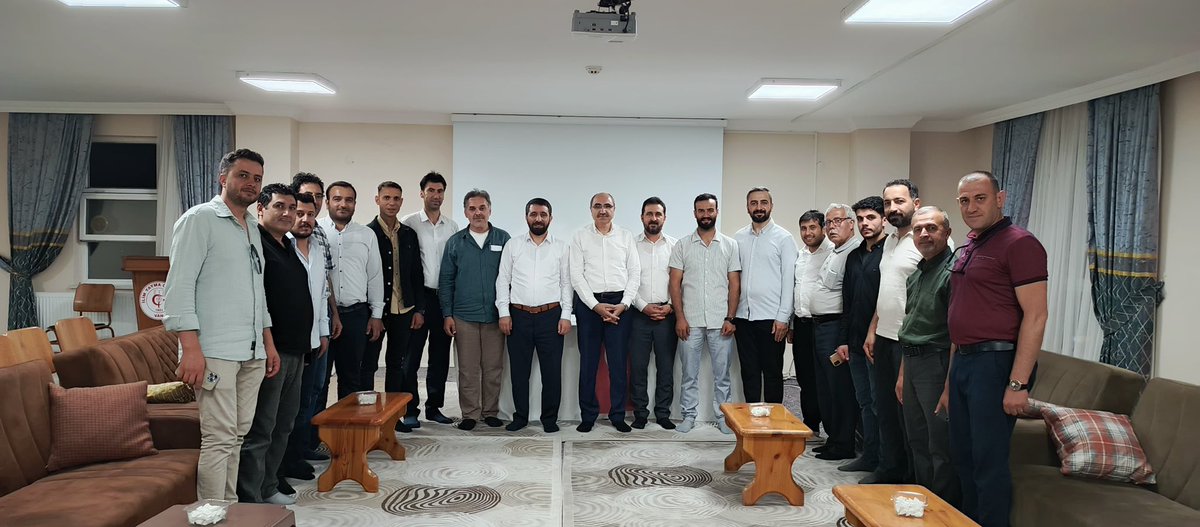zahir_soganda's tweet photo. 📍Van İlim Yayma Cemiyeti 

İlim Yayma Cemiyeti Mezunları programı kapsamında geçmişten bugüne Türkiye’nin birçok ilinde eğitim görmüş mezunlarımızla verimli bir toplantı yaptık. 

İYC VAN ŞUBESİ MUSTAFA SABRİ EFENDİ YÜKSEKÖĞRETİM ERKEK ÖĞRENCİ YURDU’nda gerçekleşen programa katılım sağlayan İYC Genel Merkez Teşkilat Müdürü Sn. Rafet Gayretli, Mezunlar Birimi Sorumlusu Sn. Ömer Gürleyen ve mezunlarımıza teşekkür ediyorum. 

@van_ilimyayma @iycgenelmerkez