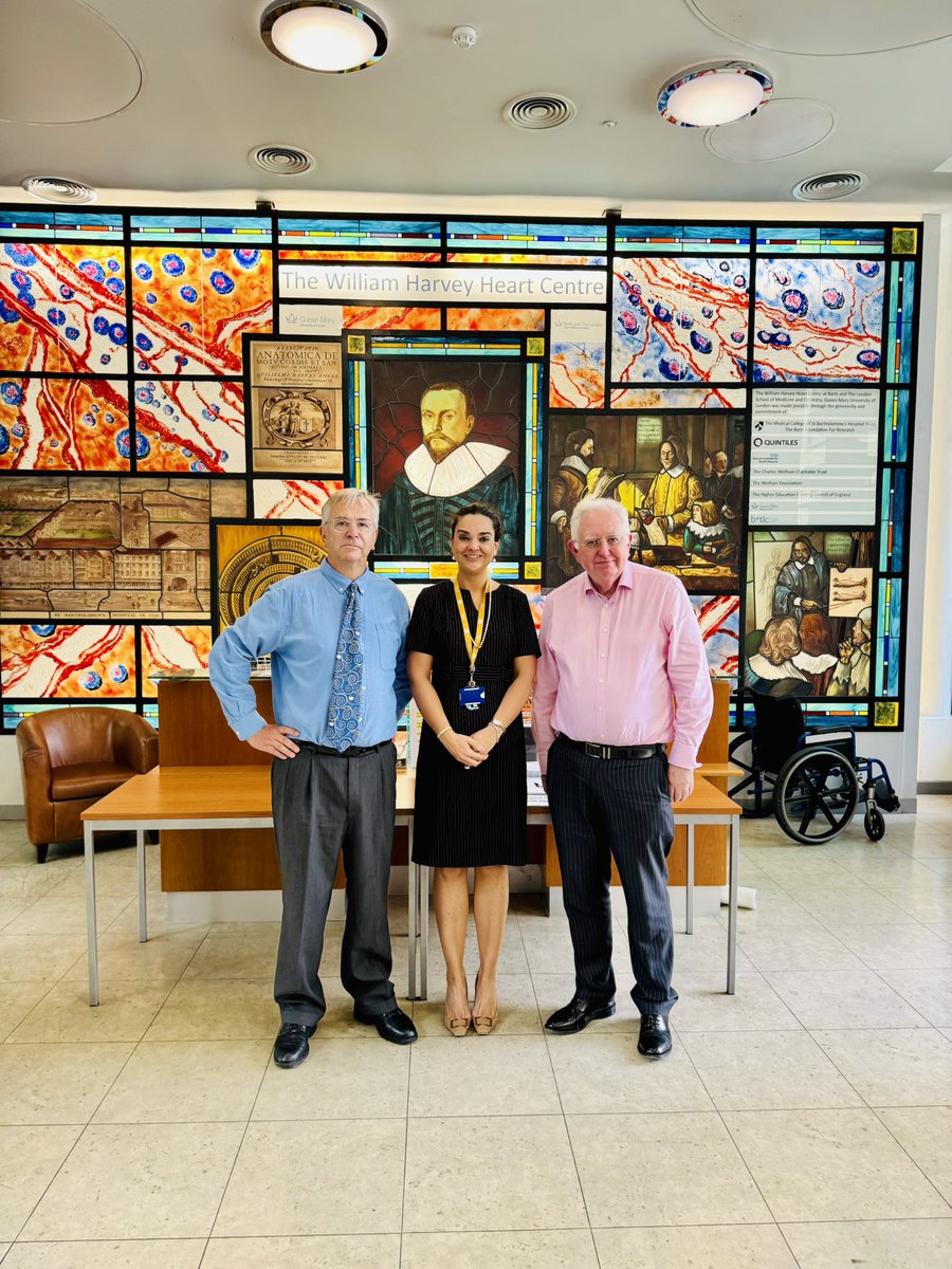 dunjaaks's tweet image. Thrilled to see Prof. Mike Murphy @Mito_Redox recognized at the @QMULWHRI Research Day! His groundbreaking work in mitochondrial biology has shaped the field & inspired so many. Grateful for his mentorship over the years. And what a moment seeing these two scientific giants meet!