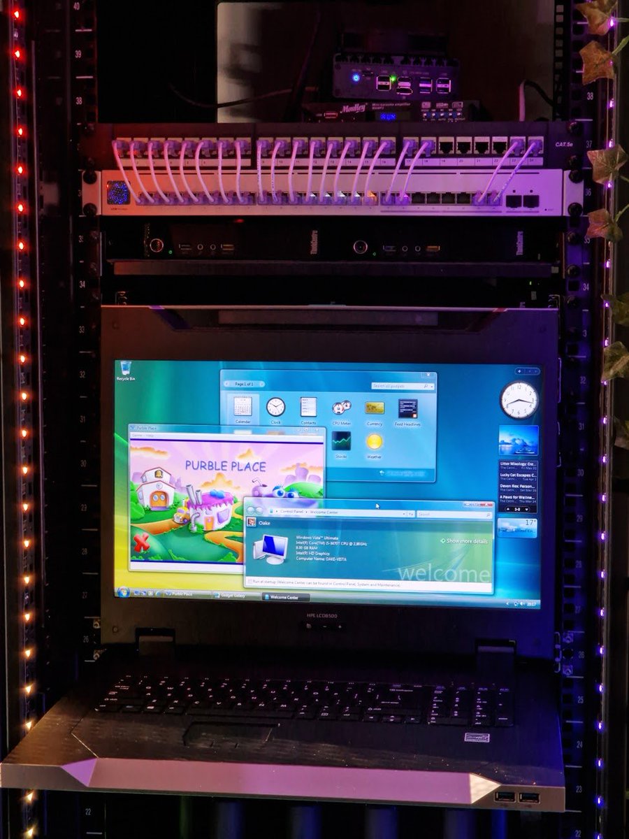miaaowing's tweet image. i got a 1u console for the server rack in my bedroom ^w^
