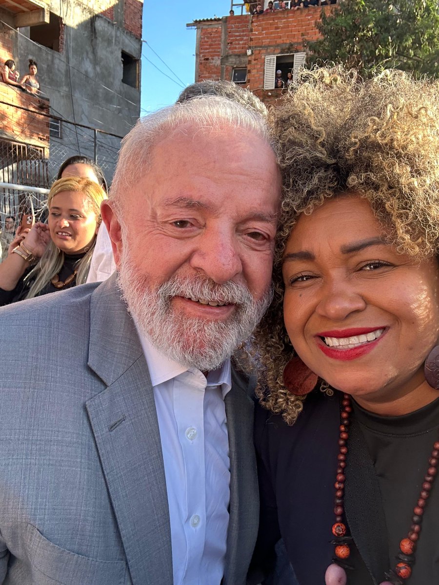 Hoje retornei à Favela do Moinho com o presidente Lula e a garantia da moradia pra esse povo de luta!