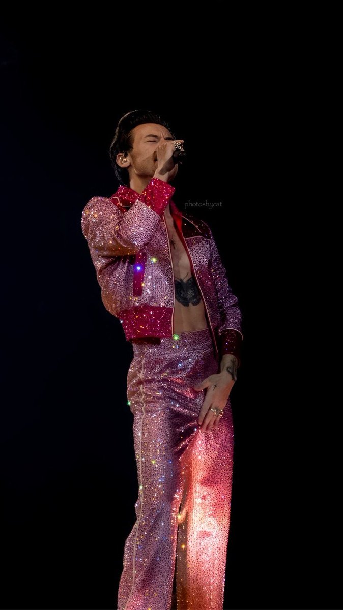 harry Styles pics (@thestylesfandom) on Twitter photo 