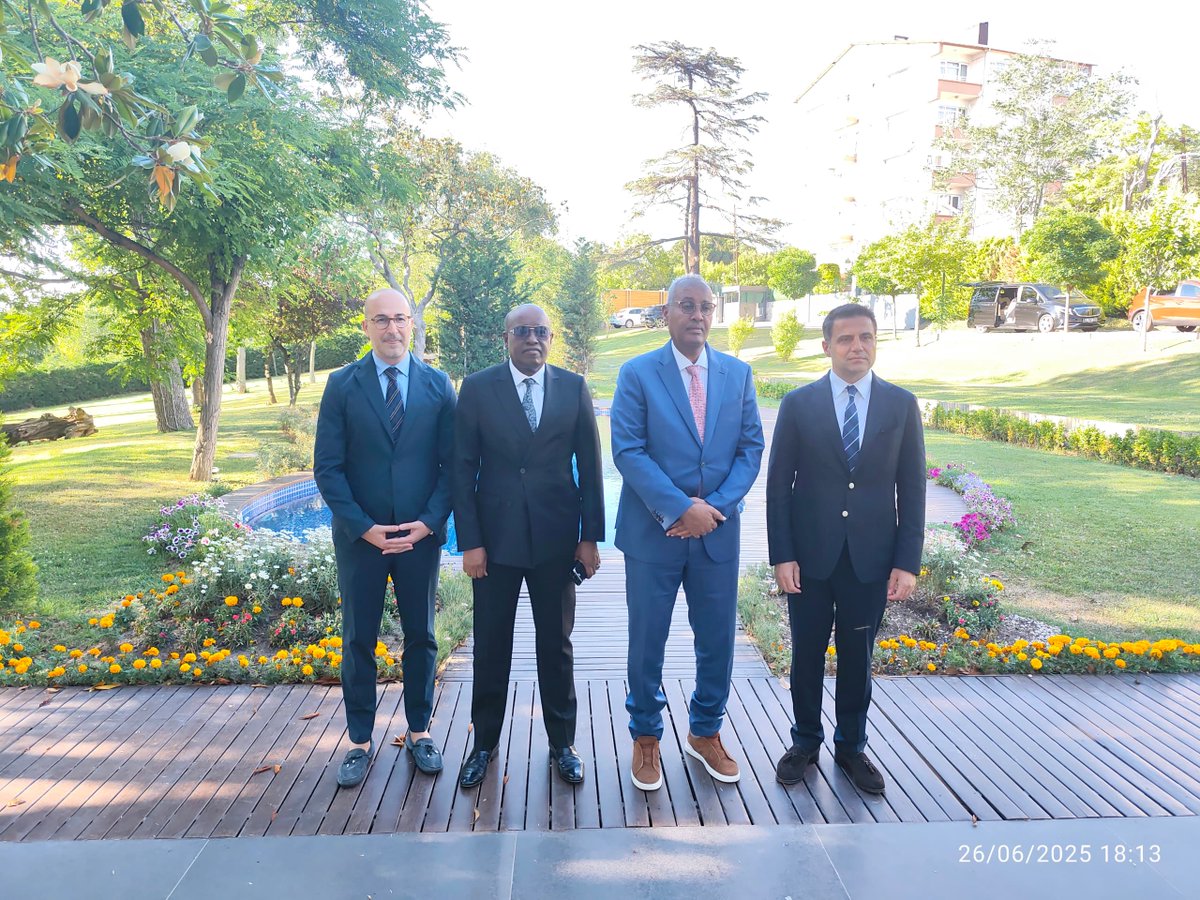 dpfza's tweet image. The Chairman met today with Suleyman Tiryakioglu,CEO of Tiryaki. 

Tyriaki is a turkish company that is in the Agro-business sector.  They operate in 40 ports all around the globe, have a 2 billion USD turnover and 4 million tons sales volume. 

Tiryaki currently utilizes both…