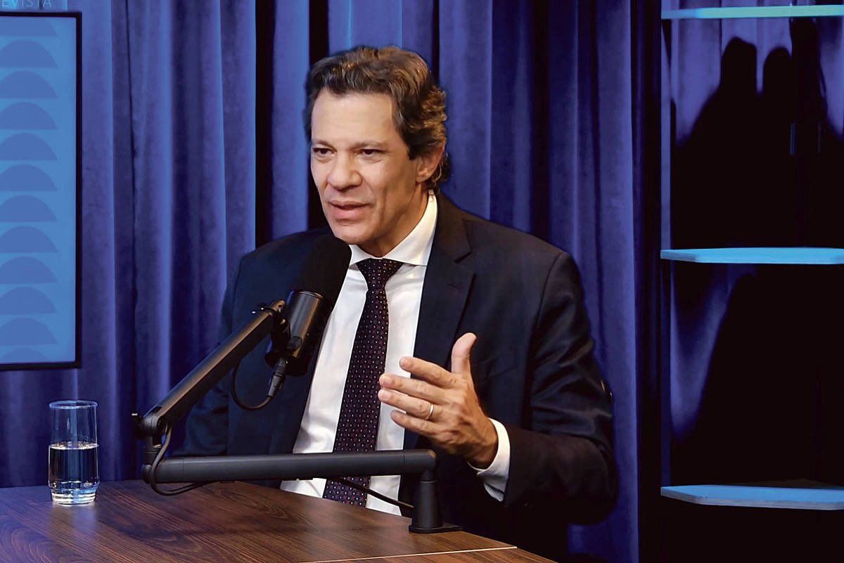🚨BRASIL - Haddad diz que saída para IOF é ir ao STF, fazer cortes 'para todo mundo' ou buscar nova receita.

Ministro diz em novo videocast da Folha que acreditava ter fechado acordo com o Congresso sobre decreto: 'Não sei o que aconteceu'.