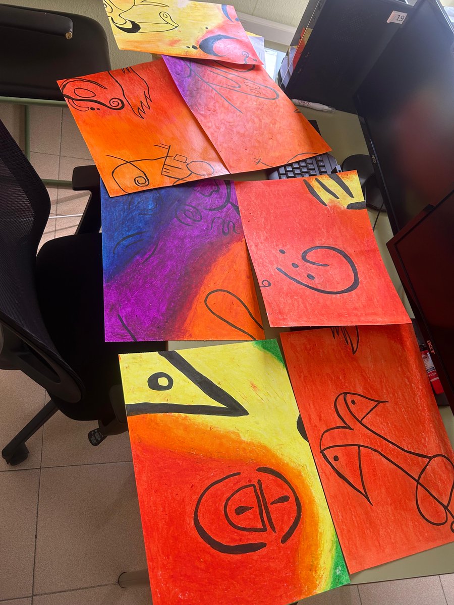 CEADLasPalmas's tweet photo. 🎨 Trazos nuestros.
Mural colectivo surrealista creado por profesorado y personal no docente del CEAD.
El alumnado también ha iniciado su propio mural, que se completará el próximo curso.
¡El arte sigue creciendo en el CEAD! 🖌️✨
#ArteColectivo #CEAD. https://t.co/sbWW9eiHad