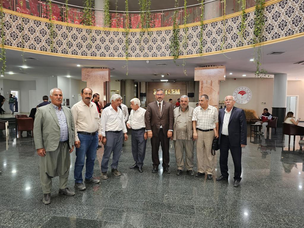 Umutlarımız tazelendi şevkimiz arttı...
Bugün düzenlediğimiz FISTIK PANELİMİZ,FISTIK GİBİ OLDU.
Kıymetli Valimizin, her kademesinde bizzat katkı sağladığı panelimizde,içerde yer kalmadığından,salonunun dışında kalan misafirlerimizden hassaten özür diliyoruz. Sabah saat dokuzdan