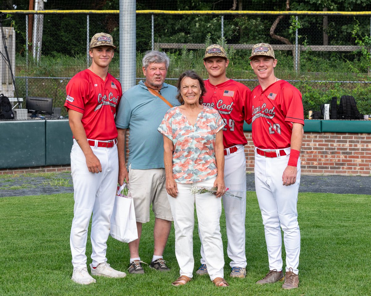 ArmyWP_Baseball's tweet image. Some things come full circle!
Chris Barr—playing for the @FirebirdsCCBL this summer—is being hosted by the daughter of former Army Baseball player Roger Conover, USMA Class of 1948!