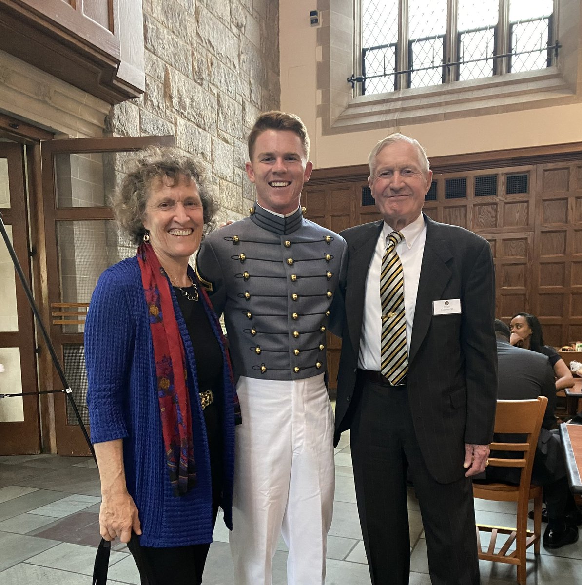 ArmyWP_Baseball's tweet image. Some things come full circle!
Chris Barr—playing for the @FirebirdsCCBL this summer—is being hosted by the daughter of former Army Baseball player Roger Conover, USMA Class of 1948!