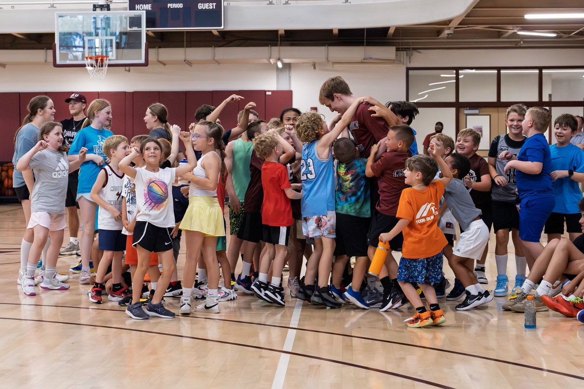 EKUHoops's tweet image. Players put on a show for the campers! It’s been an exciting week at Dream Big Basketball Camp 🏀