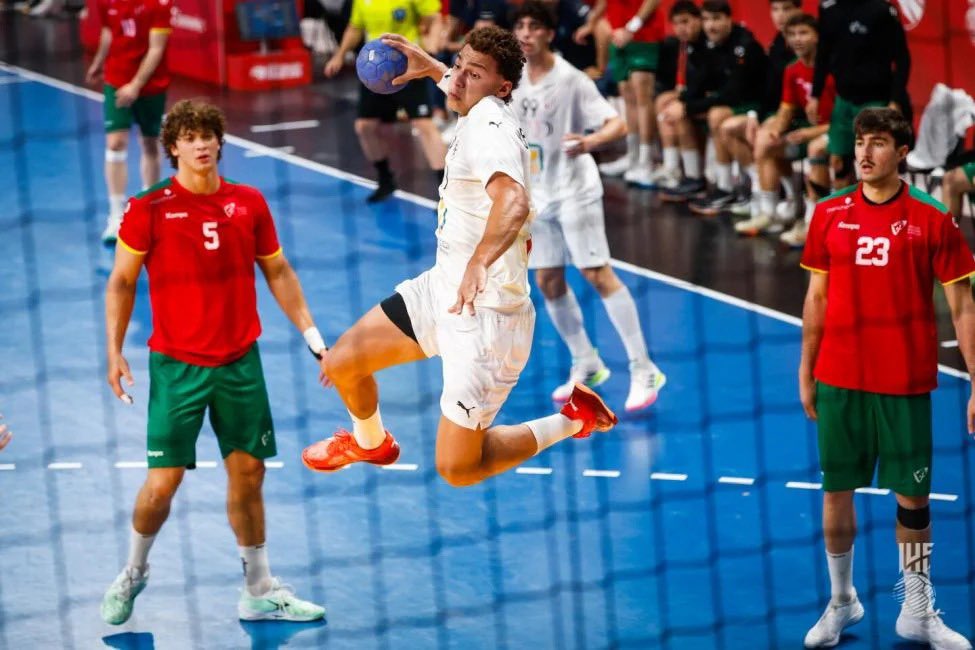 مننتخب مصر للشباب يودع المنافسة على بطولة العالم لكرة اليد من ربع النهائي بعد الخسارة أمام البرتغال 26-30.