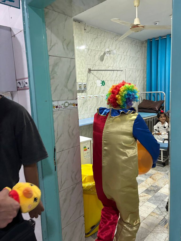 amirshamlo's tweet image. بعد از این دوران پر استرس لازم بود سر بزنیم به این کوچولو ها که هم اخبار جنگ یادشون بره هم روحیه بگیرن زودتر خوب بشن
به امید روزی که هیچ بچه ای نه جنگ ببینه نه مریض بشه
#کودکان_فرشته_اند
@koodakancharity