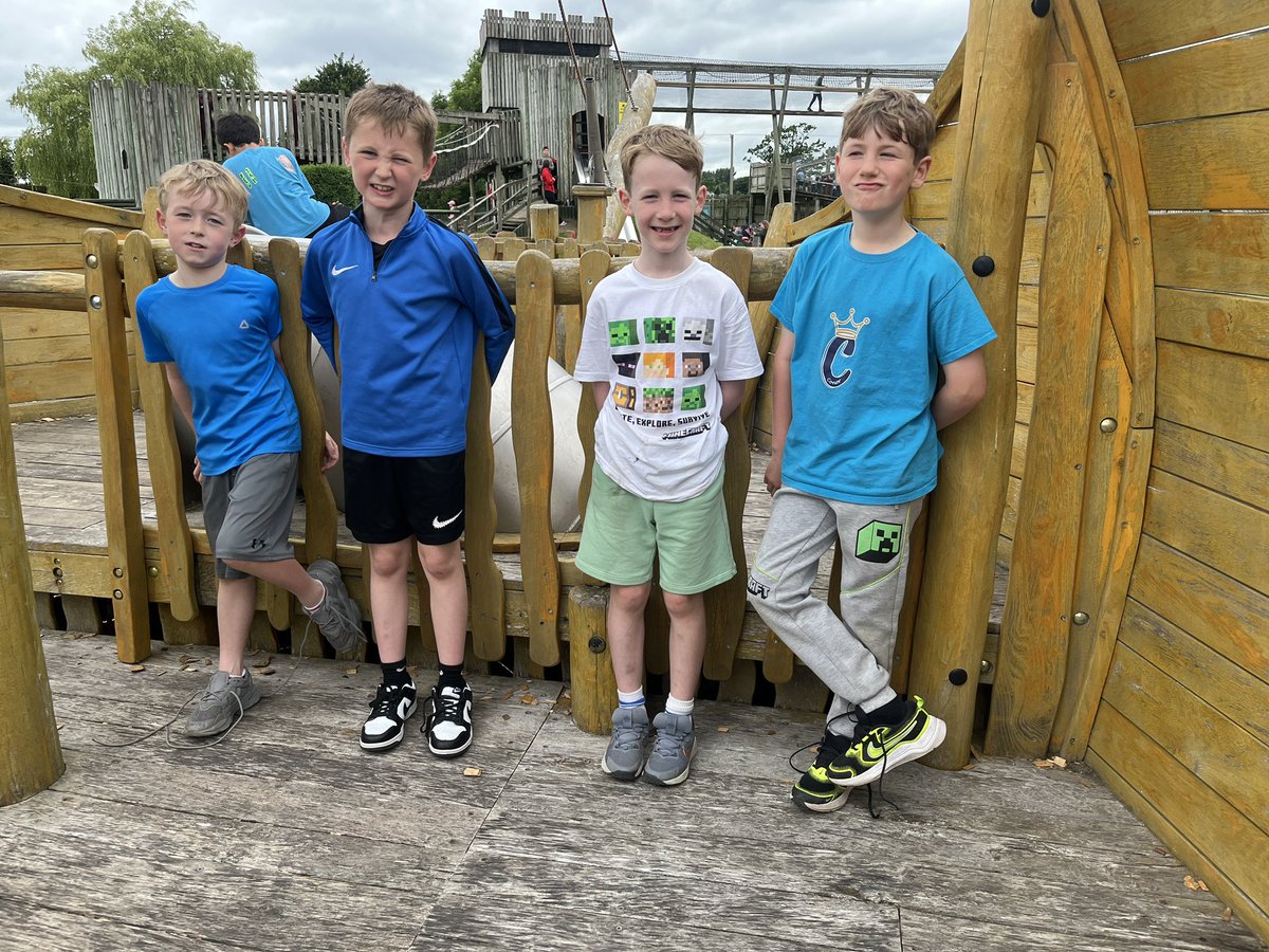 Some artwork and our school tour to Fort Lucan! <a href="/followstannes/">St. Anne's Mixed N.S.</a>