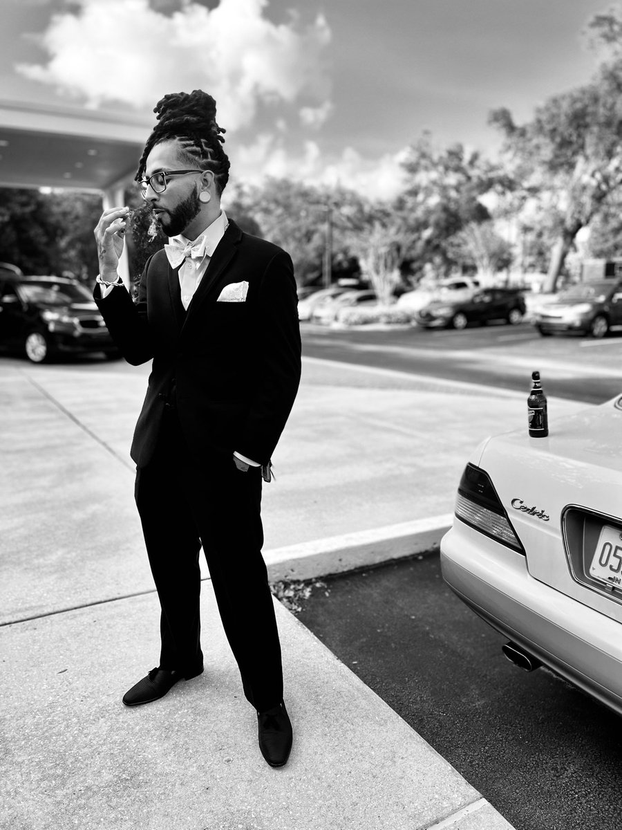 AyoStfuSon's tweet image. Few years ago today i wore a suit for the first time lol my brother was gettin married. Never even wore dress shoes before this lol. #spiffy #dapper