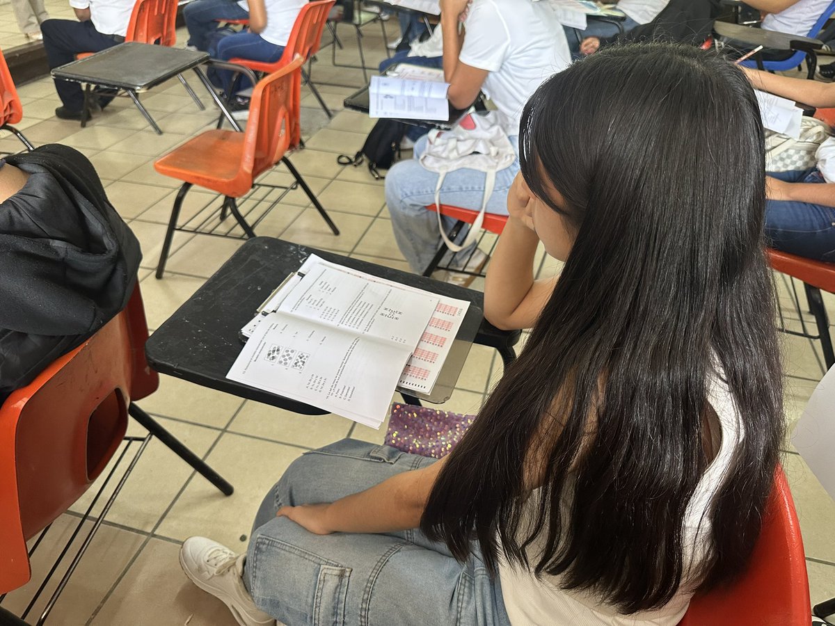 #CECyTEHidalgo 📝
Esta mañana recibimos con entusiasmo a los aspirantes que acudieron a realizar su examen de admisión. Agradecemos su interés y les deseamos mucho éxito en este proceso. ¡Nos emociona ver tanto talento y compromiso!
#SomosUnEquipoTransformandoElFuturo