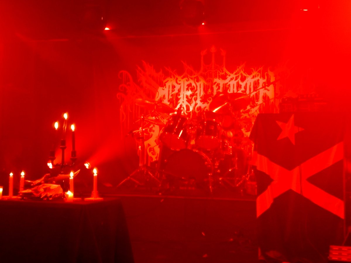 El nostre bateria M.W. ha debutat avui en directe amb Amargor. VAE VICTIS / ESCUP LA SANG