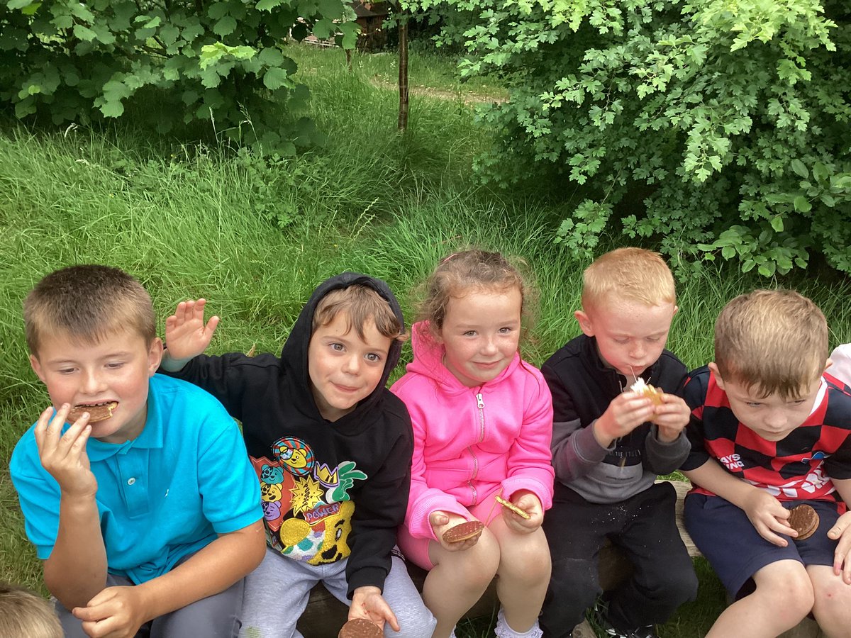 DeePointEarth's tweet photo. S’more time! @DeePointPrimary https://t.co/nXiWVgOYRJ
