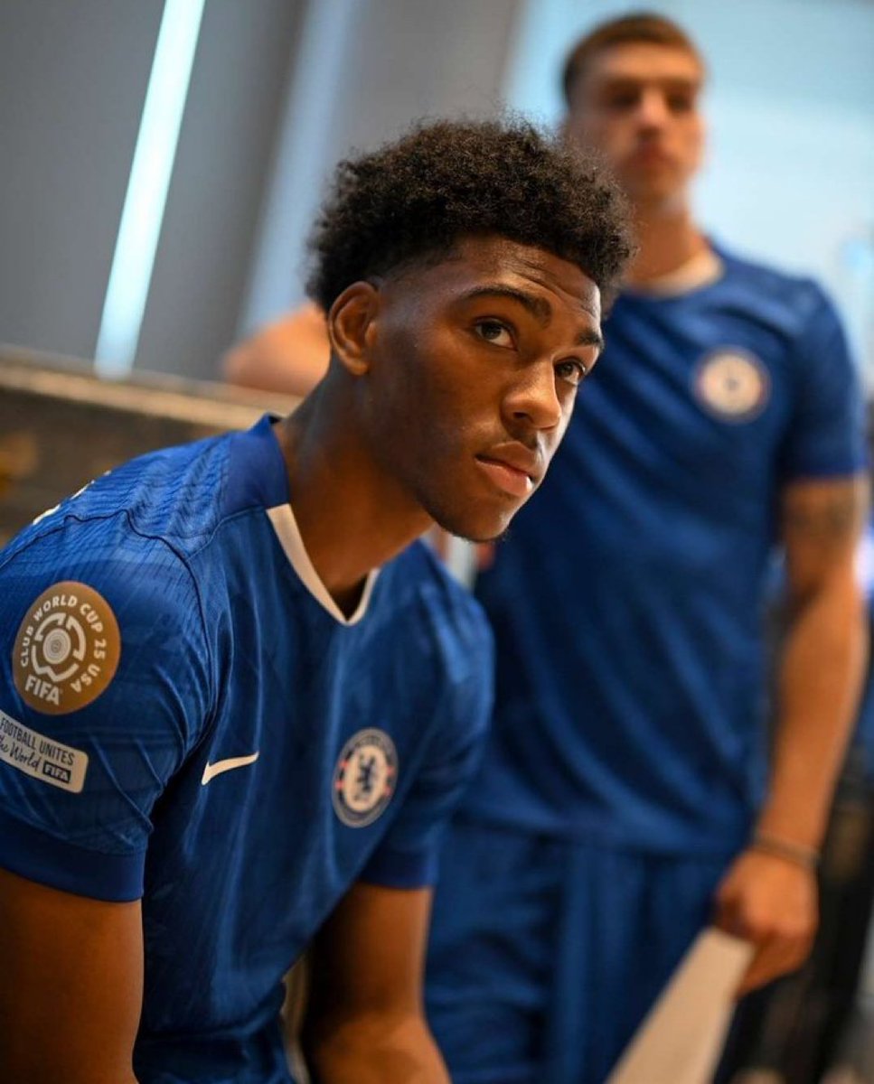 Chelsea have no intention of selling Josh Acheampong this summer. [<a href="/kierangill_DM/">Kieran Gill</a>]