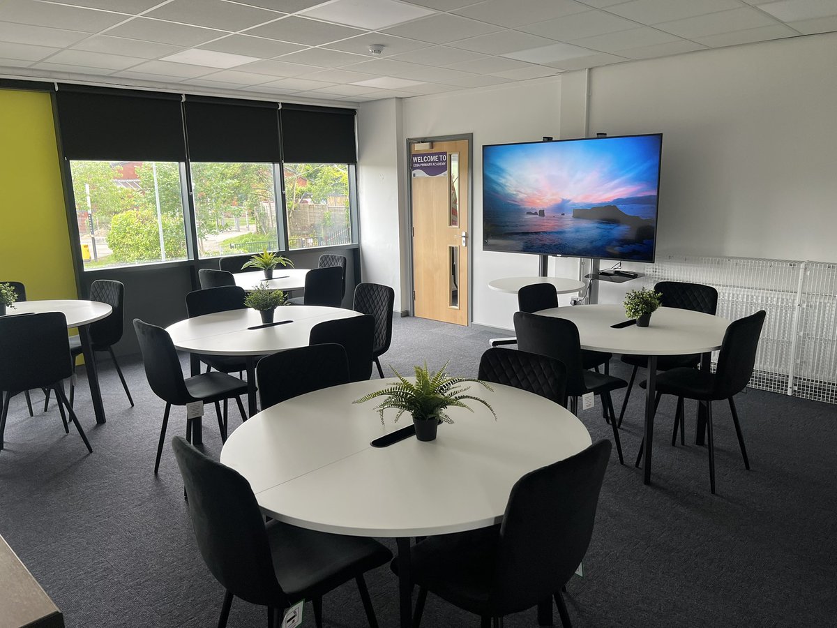 EssaPrimaryAcad's tweet image. 🎉 Big week at Essa Primary! We hosted our 1st NET Academies training day 👩‍🏫👨‍🏫 in our amazing new training room 🙌 Plus, another exciting development helping us shape the future of education 🚀👧👦 #EssaPrimary #InspiringFutures #NETAcademies #EdLeadership