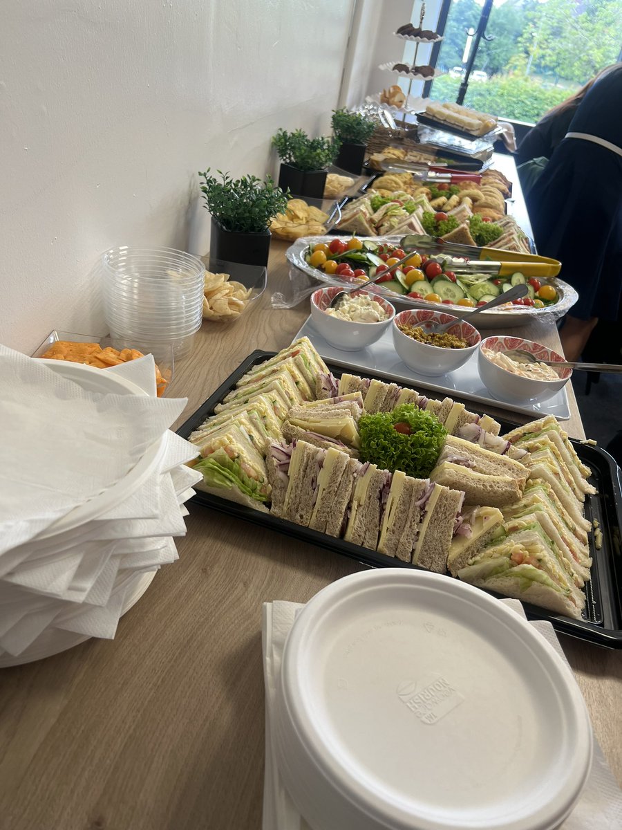 EssaPrimaryAcad's tweet image. 🎉 Big week at Essa Primary! We hosted our 1st NET Academies training day 👩‍🏫👨‍🏫 in our amazing new training room 🙌 Plus, another exciting development helping us shape the future of education 🚀👧👦 #EssaPrimary #InspiringFutures #NETAcademies #EdLeadership