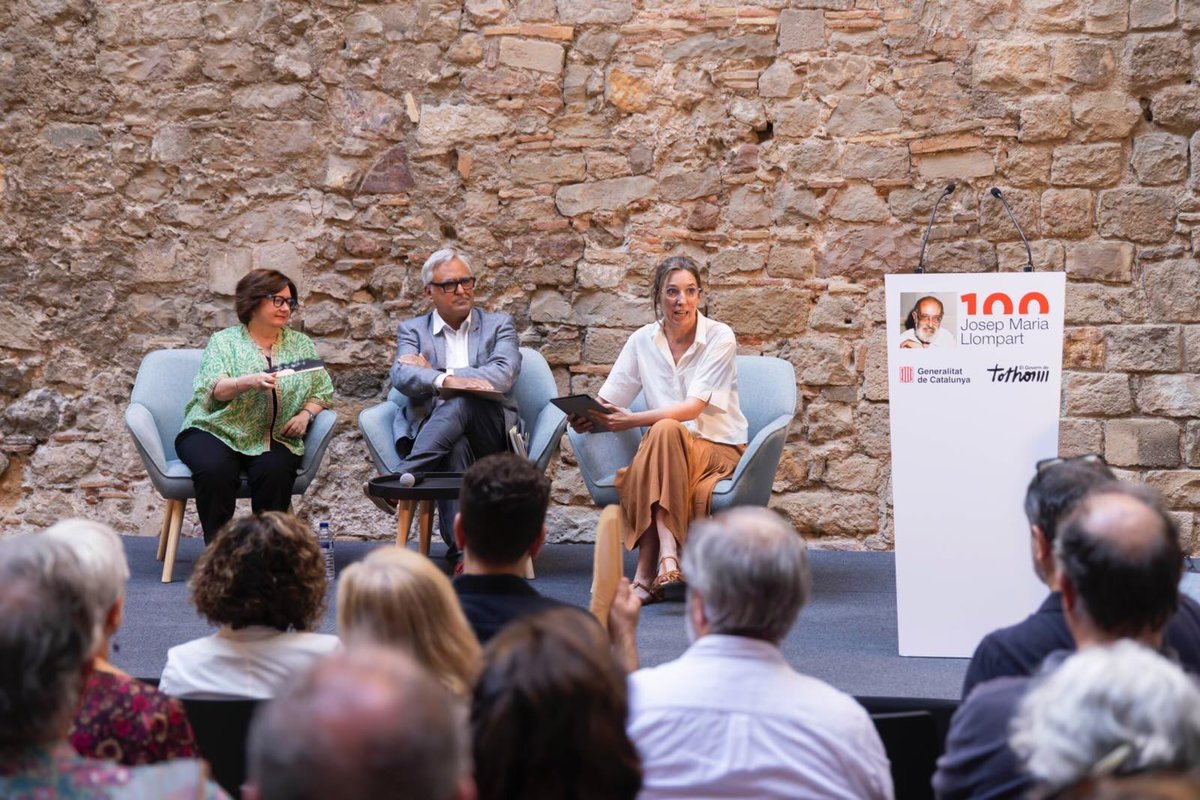 Sònia Hernández (@shalmodovar) on Twitter photo Avui celebrem al Palau Requesens, la futura Casa de les Lletres, l’acte central de l’Any Josep M. Llompart per reivindicar la seva figura i el seu compromís amb la cultura i llengua catalanes.
Gràcies a tots els que ho heu fet possible <a href="/jaumeponsalorda/">Jaume C. Pons Alorda</a> <a href="/lletres/">Lletres catalanes</a> <a href="/IEBalearics/">Institut d'Estudis Baleàrics</a>! Avui celebrem al Palau Requesens, la futura Casa de les Lletres, l’acte central de l’Any Josep M. Llompart per reivindicar la seva figura i el seu compromís amb la cultura i llengua catalanes.
Gràcies a tots els que ho heu fet possible <a href="/jaumeponsalorda/">Jaume C. Pons Alorda</a> <a href="/lletres/">Lletres catalanes</a> <a href="/IEBalearics/">Institut d'Estudis Baleàrics</a>!