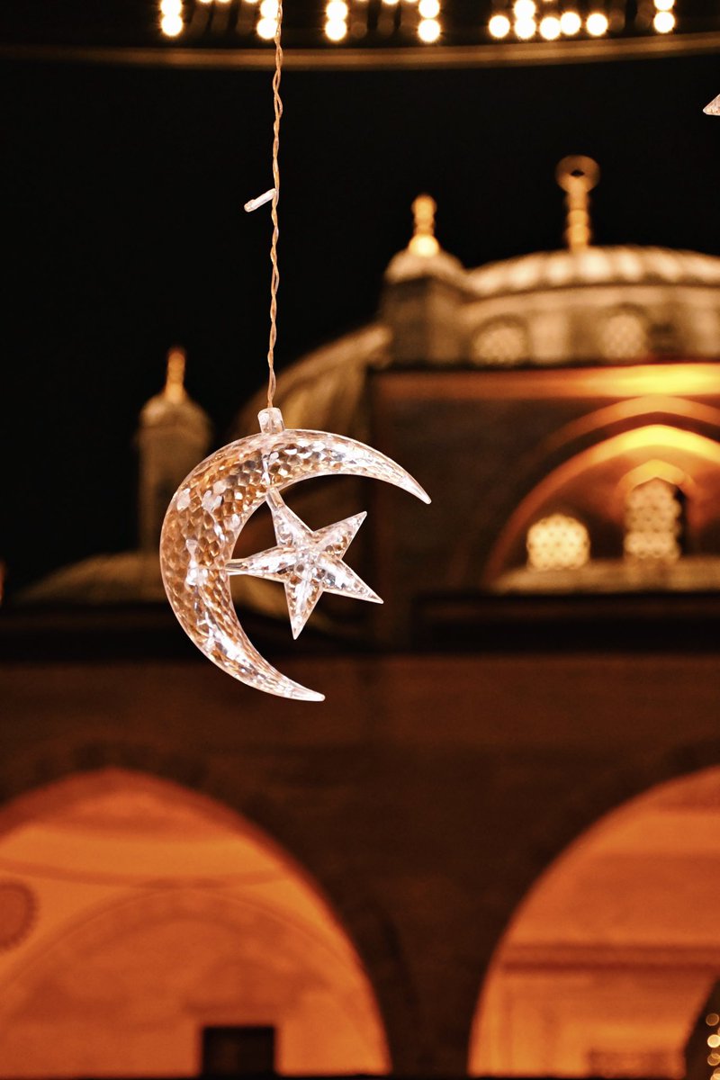 #HicriYılbaşı'mız Ümmet-i Muhammed'e Sıhhat/Selâmet ve Hayrlar Getirmesi Duâsıyla;
Yeni Yılımız Kutlu/Mübârek Olsun... ☪
